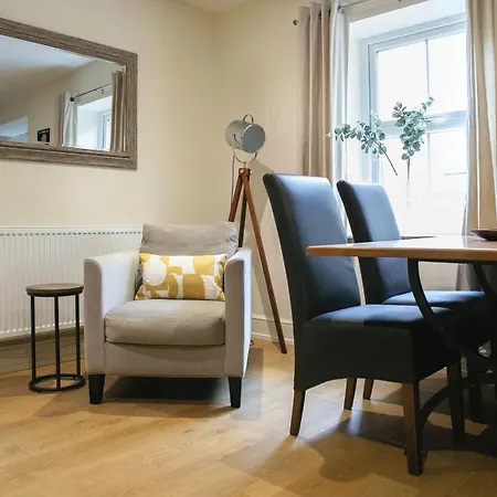 Centre, Superb 2 Bedroom 度假居 *